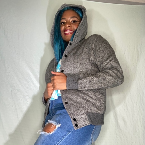 Gray jacket - Picture 2 of 5